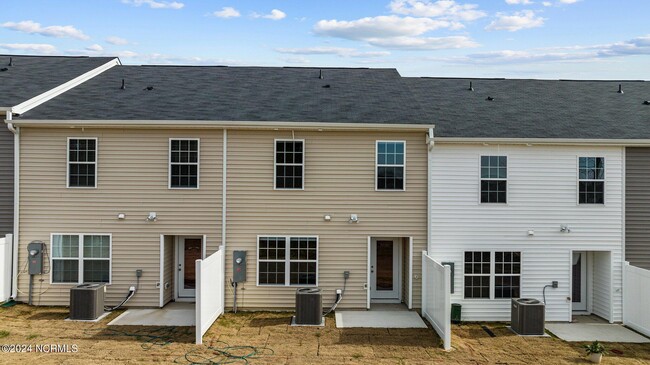 Building Photo - 2305 Gracie Ln