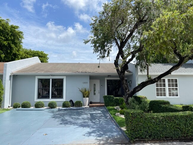 Building Photo - 13909 SW 57th Ln