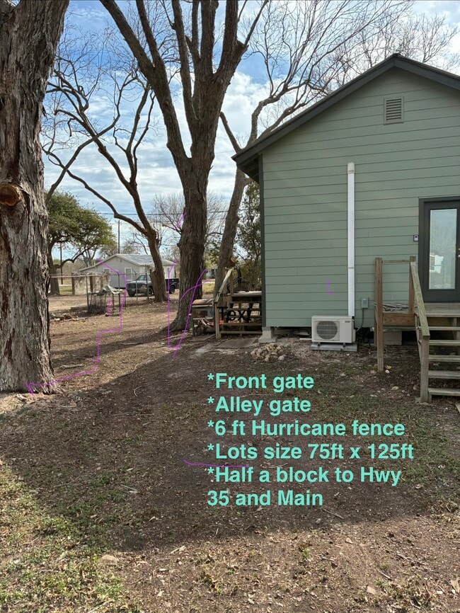 Building Photo - 112 E Scott St