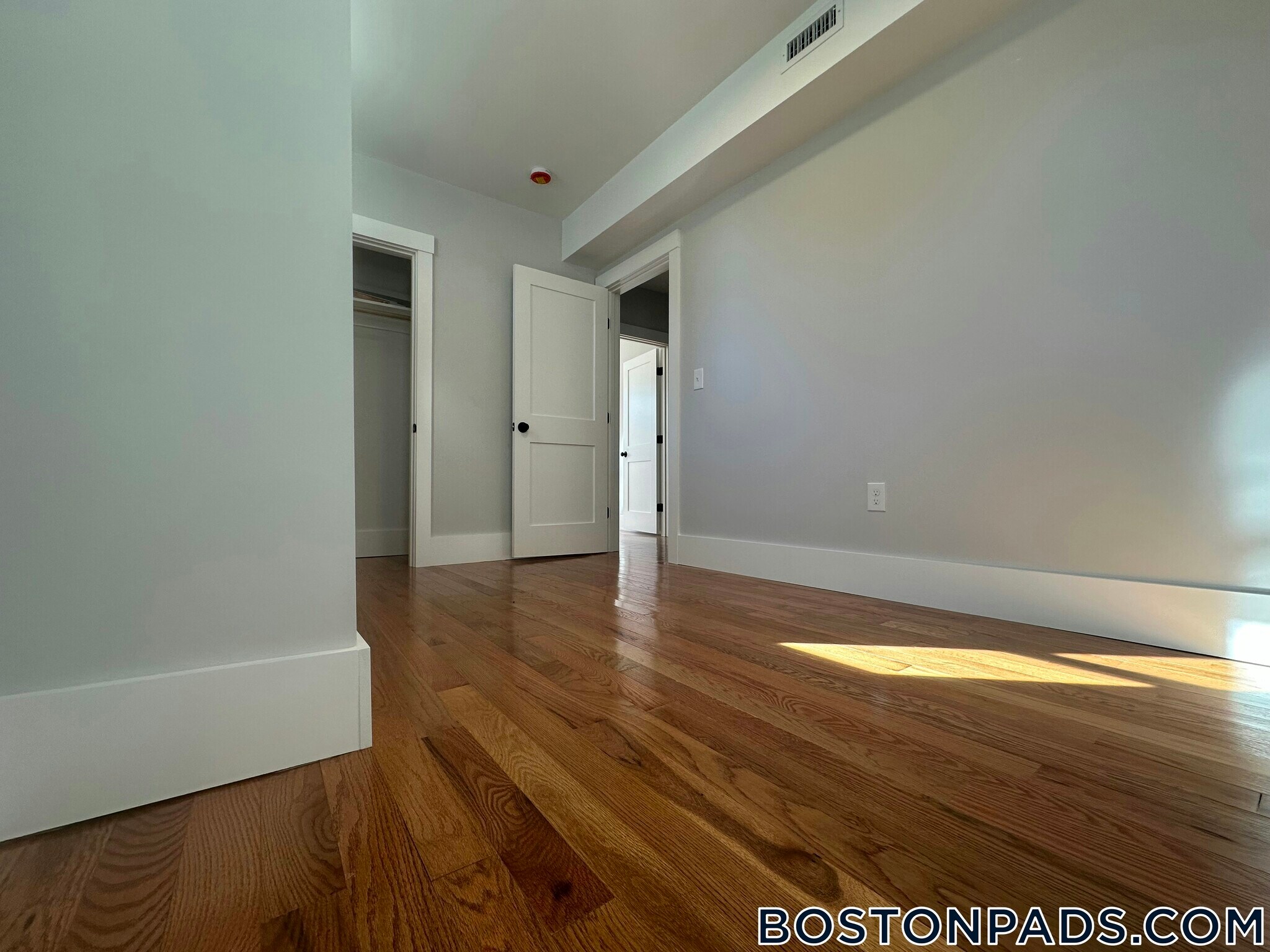 Building Photo - 118 Marginal St