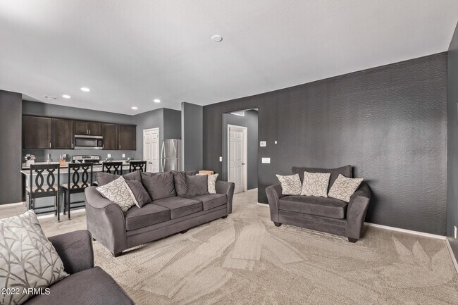 Building Photo - 43721 W Acacia Ave