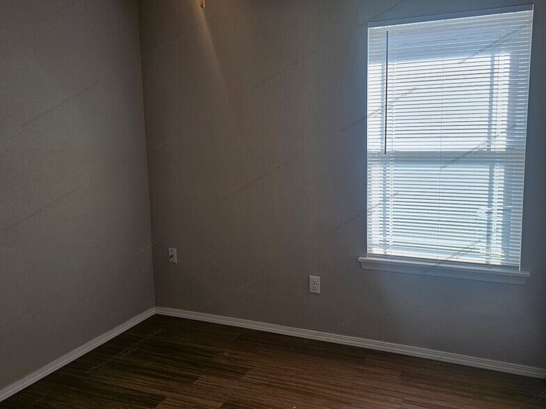 Building Photo - 2121 Ingalls Ln