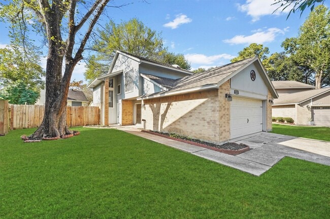 Building Photo - 16723 Quiet Trail Dr