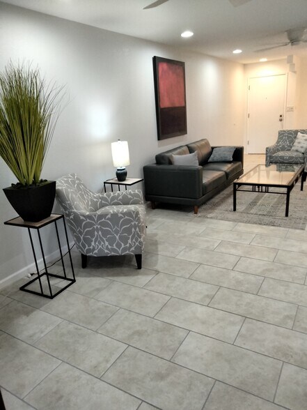 Building Photo - 4303 E Cactus Rd