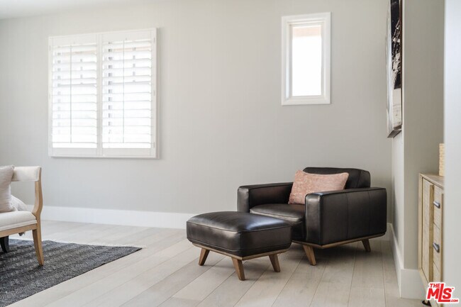 Building Photo - 13065 Bluff Creek Dr