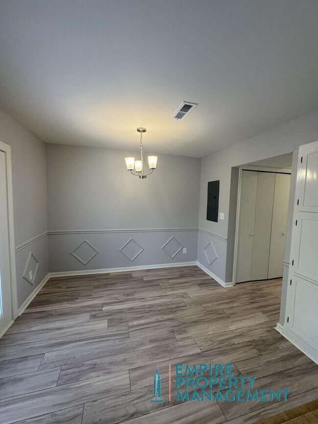 Building Photo - 9006 Mahogany Row SE