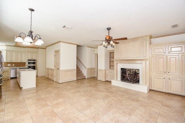 Building Photo - 8315 Mentmore Dr