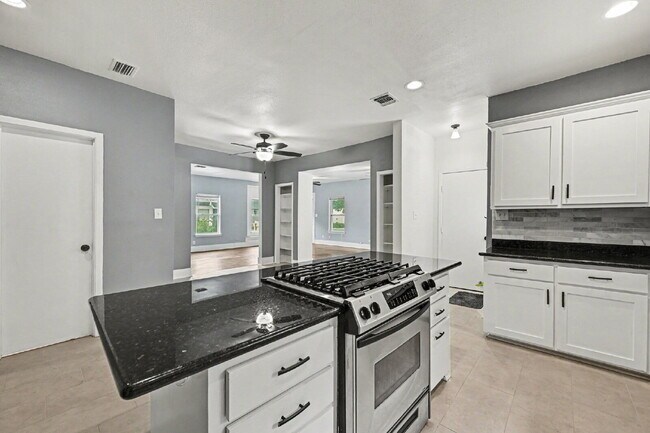 Building Photo - 130 Groveland