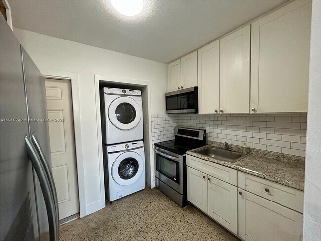 Building Photo - 2292 NW 26th St