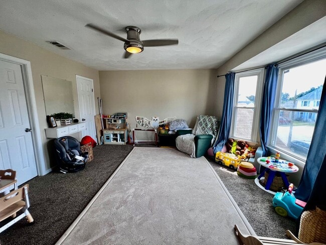 Building Photo - Come see this gorgeous townhouse in the desirable Ocean Lakes community!