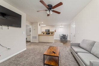 Building Photo - 220 N Oakley Dr