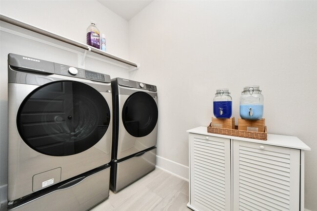 Building Photo - 7030 House Wren Ct