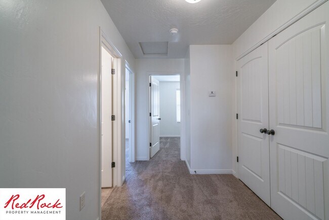 Building Photo - 2075 S Sir Monte Dr