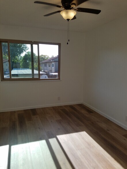 Building Photo - 792 Ferndale Ct