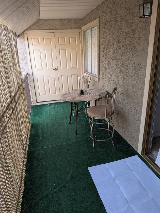 Building Photo - 2 bed 1 bath condo for rent -$1300