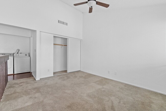 Building Photo - 1 Bedroom Townhouse With Hardwood Flooring...