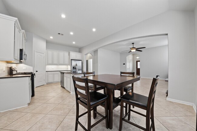 Building Photo - 8922 Pinenut Dr