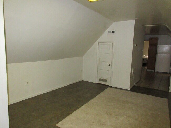 Building Photo - 316 Ravine Ave