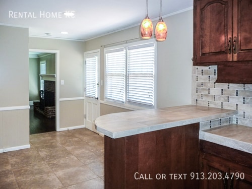 Building Photo - 5521 W 98th Pl