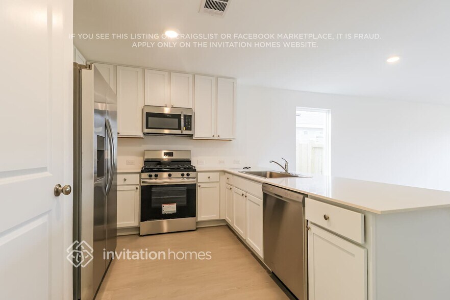Building Photo - 16488 Blossom Grv Dr