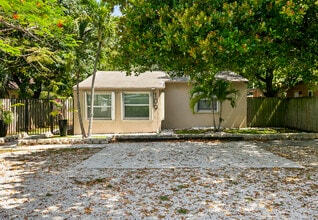 Building Photo - 109 SE 23rd St