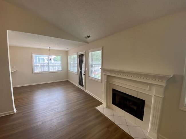 Building Photo - 108 Wildweed Ct