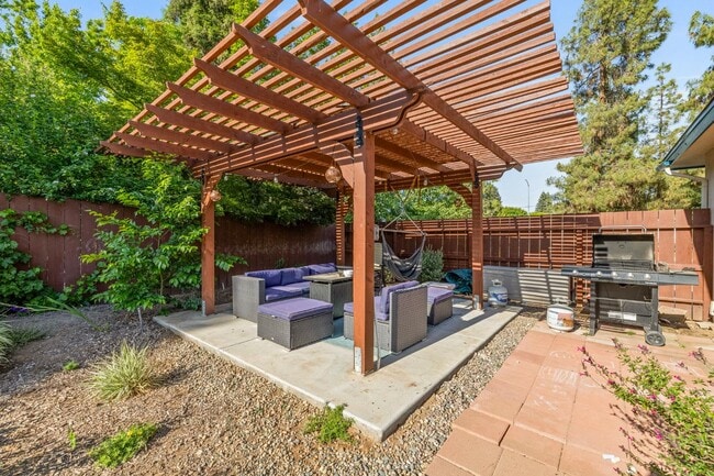 Building Photo - 2018 W Los Altos Ave