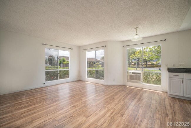 Building Photo - 2br/1ba/2pkg Townhouse in Mililani