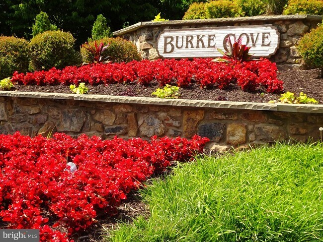 Building Photo - 5801 Cove Landing Rd