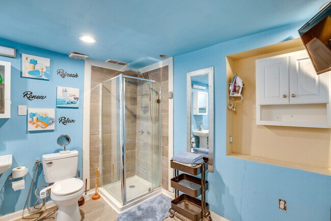 Building Photo - 7244 Piedmont Dr