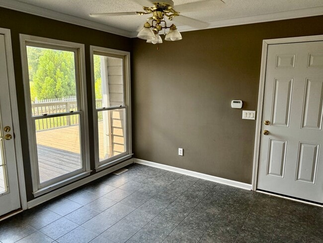 Building Photo - 3053 Woodale Cir