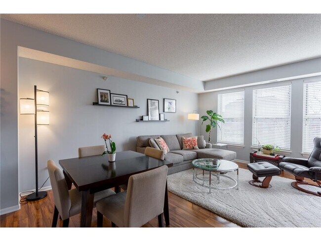 Building Photo - 545 N 1st St