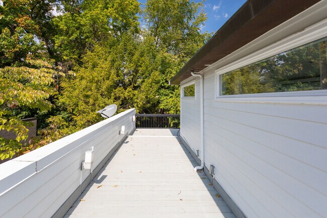 Building Photo - 4611 Charleston Terrace NW