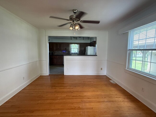 Building Photo - 525 Nutwood St