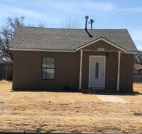 Building Photo - HOME LOCATED NEAR COLLEGE
