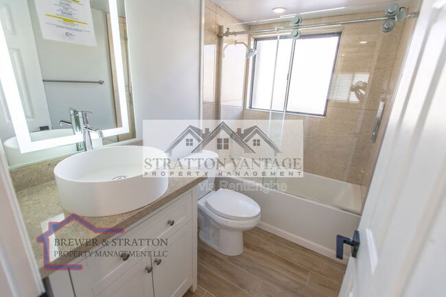 Building Photo - 351 E Thomas Rd