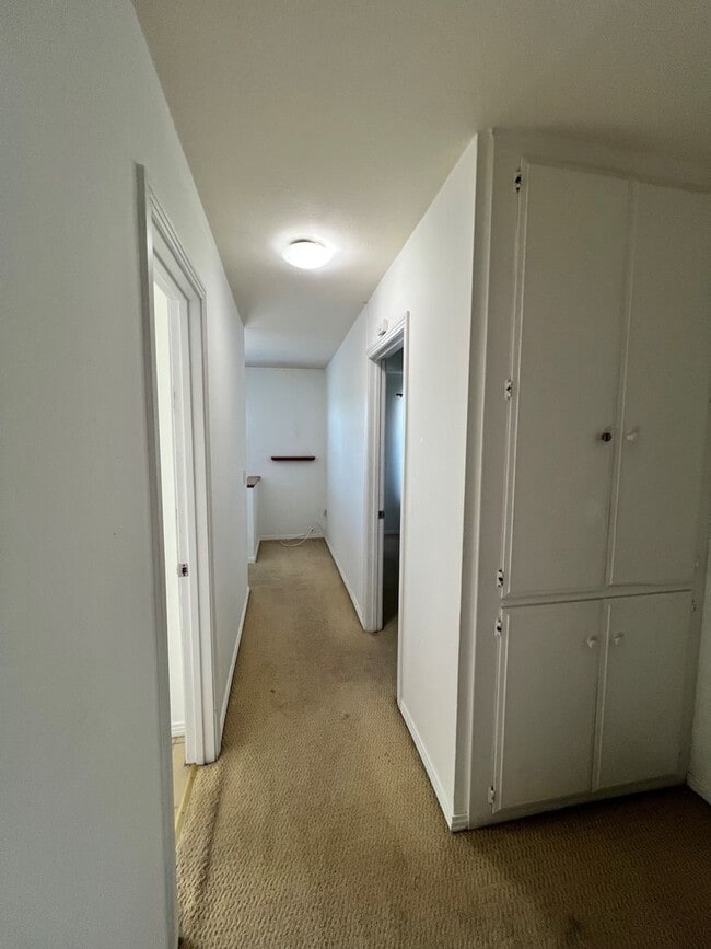 Building Photo - 3 Bedroom 1.5 Bathroom in Torrance
