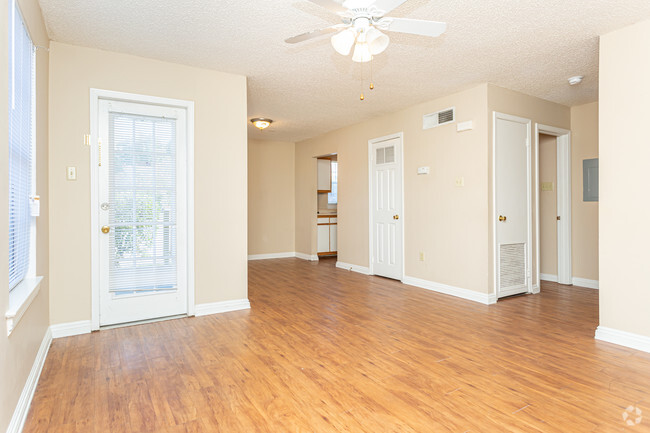 1 BR, 1 BA - 672 SF - Bluebonnet Ridge Apartments