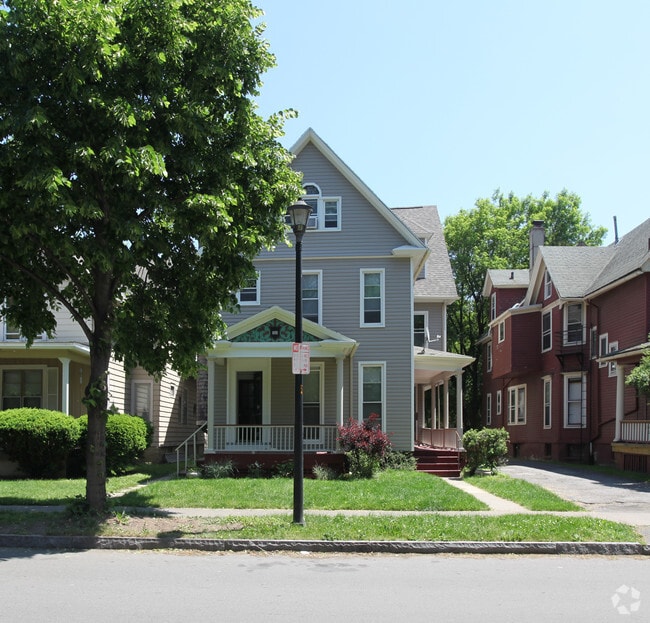 Building Photo - 304 Meigs St