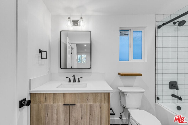 Building Photo - 5413 1/2 Troost Ave