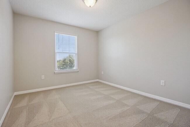 Building Photo - 3/2.5/2 Townhome in SummerLake