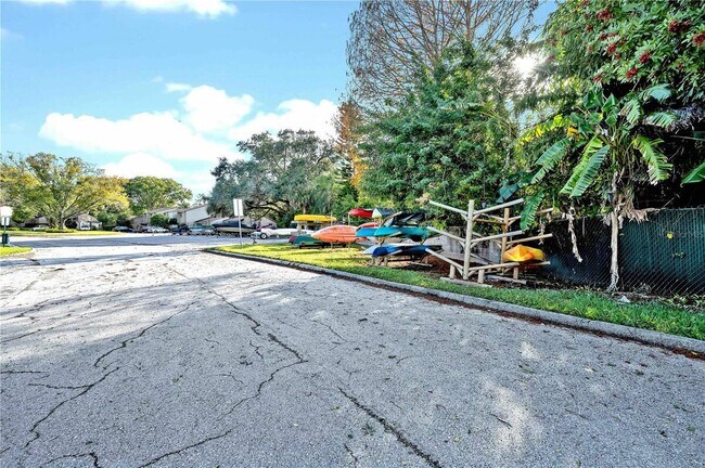 Building Photo - 641 Maple Oak Cir