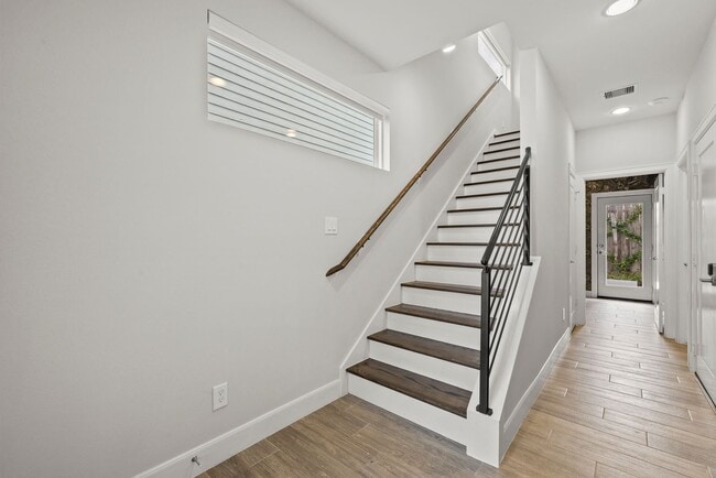 Building Photo - Modern Three-Story Home in Timbergrove Yards