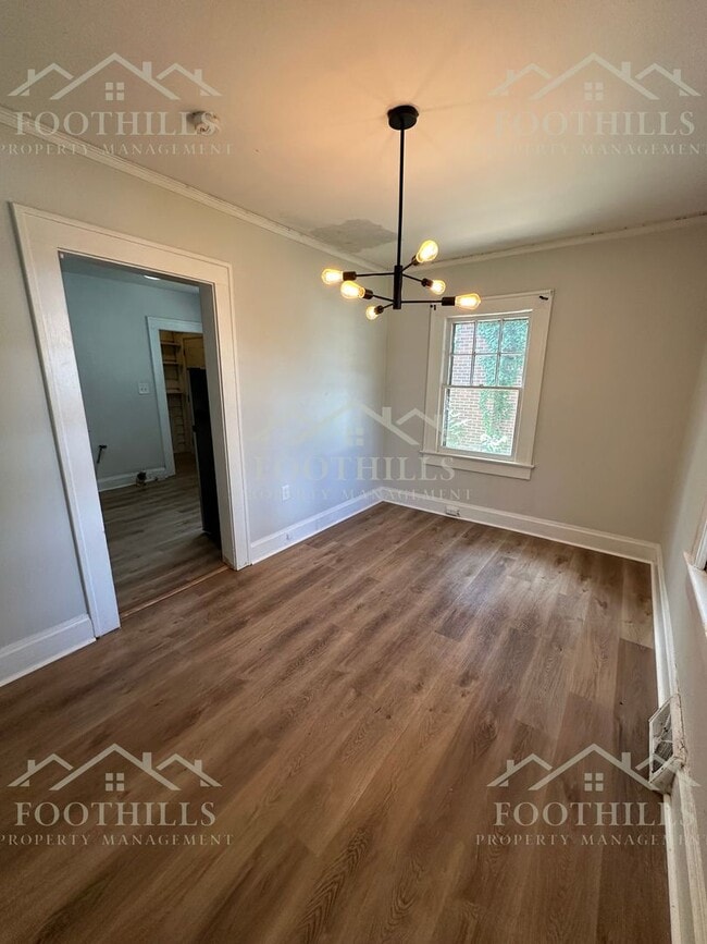 Building Photo - 1 Bedroom + Bonus Room Duplex with Storage...