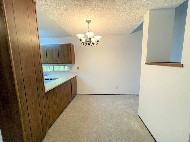 Building Photo - 2738 Oak Rd