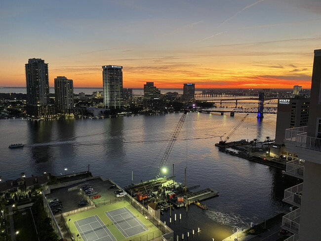 Building Photo - 400 E Bay St