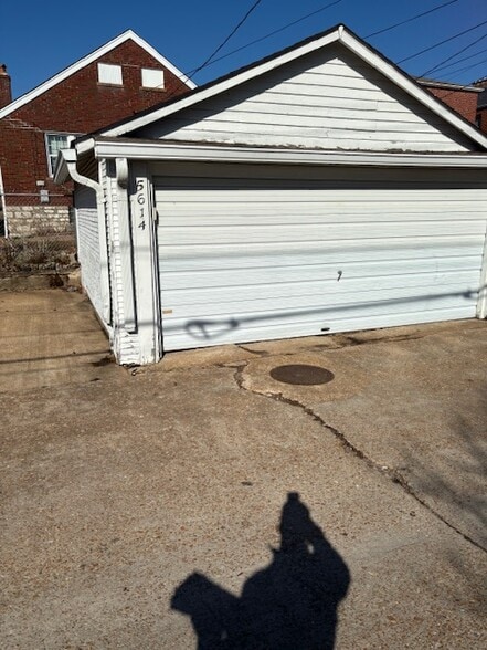 Building Photo - 5614 Chippewa St