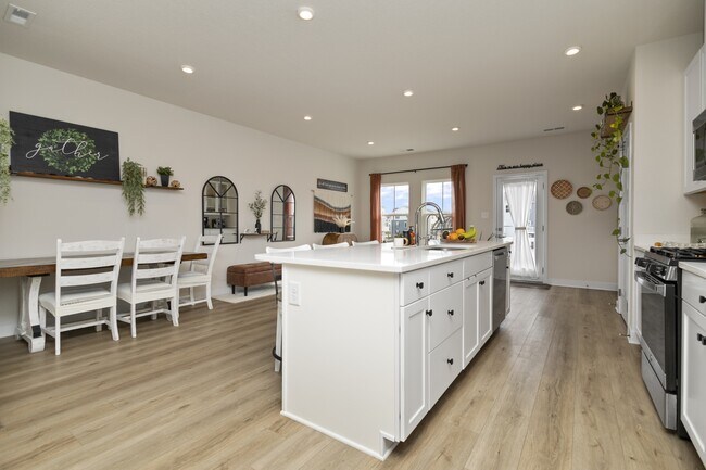 Building Photo - 302 Lydia St