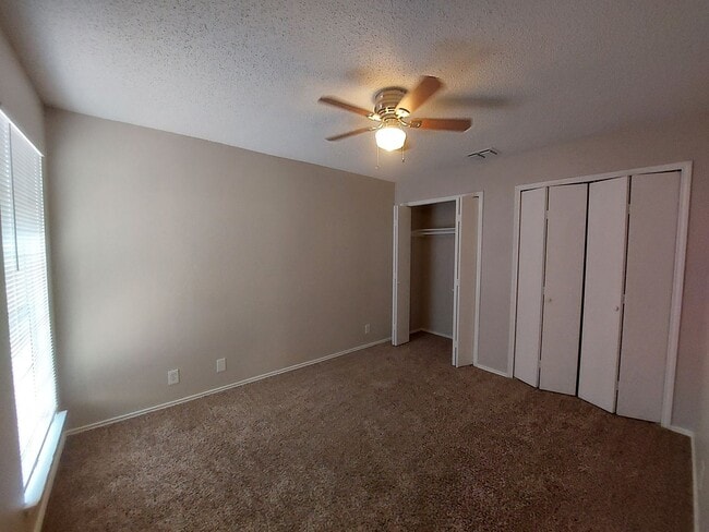 Building Photo - Northwest Crossing~2 Bedroom 2 Bath Single...