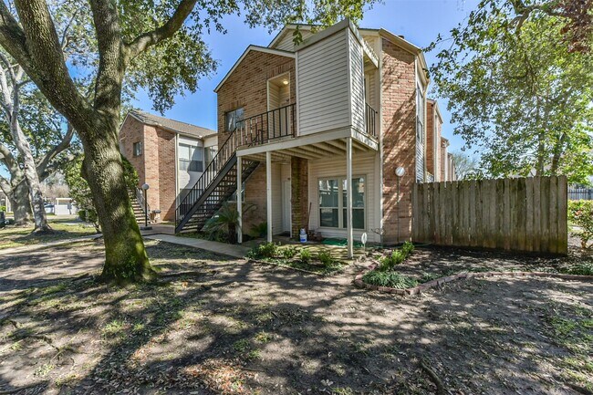 Building Photo - 10122 Waterstone Dr